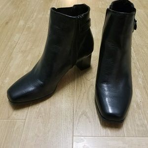 Black heel boots
